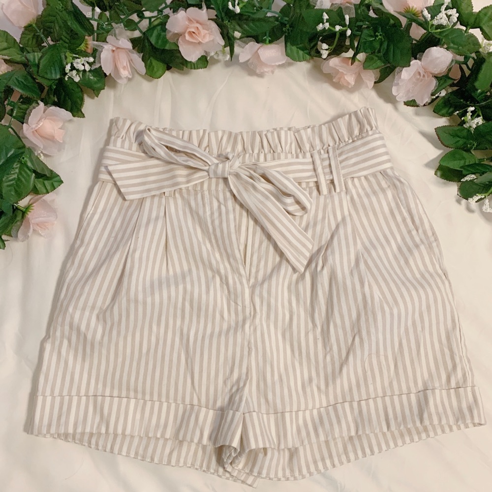 striped white & beige high-waisted shorts | XS
